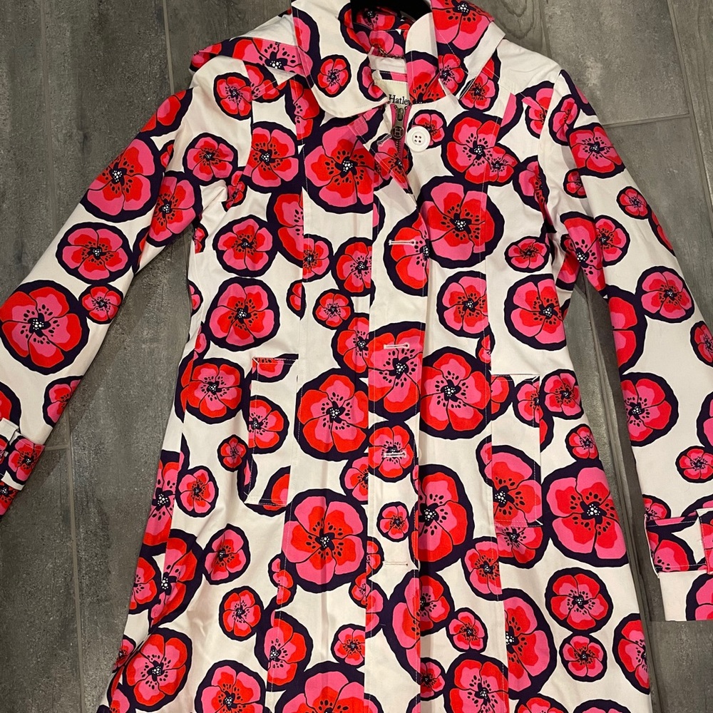 GORGEOUS Hatley women’s raincoat